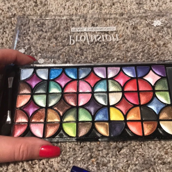 Makeup Bundle - Picture 2 of 7